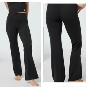 Vuori Daily Flared Leggings